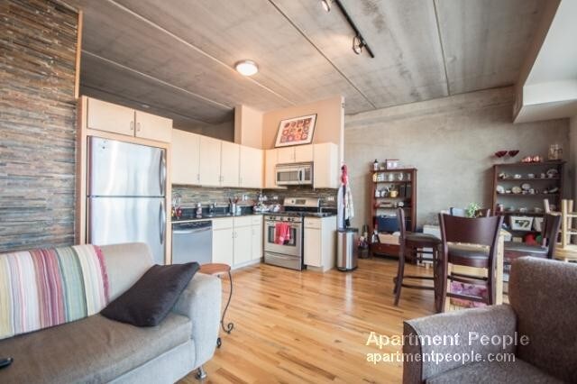 Foto del edificio - 630 N Franklin St