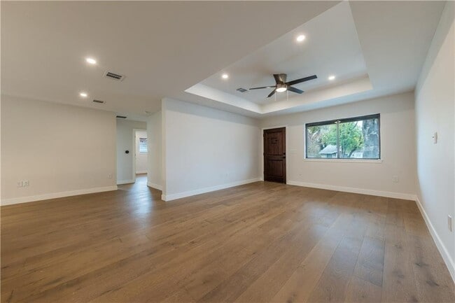 Foto del edificio - 5104 Woodmoor Dr
