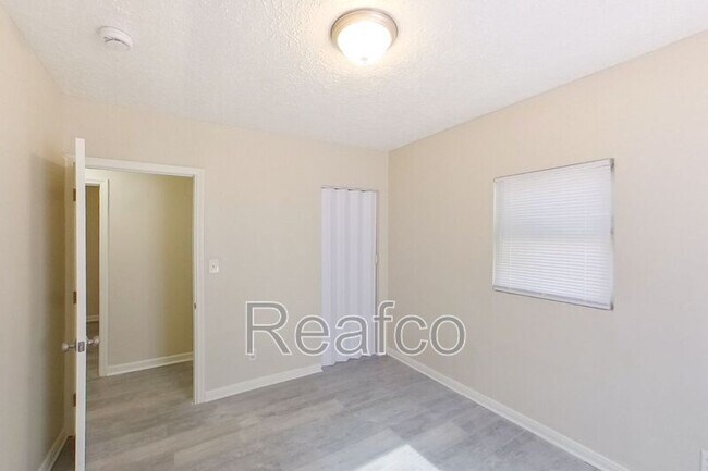 Building Photo - 2639 Hiawatha St