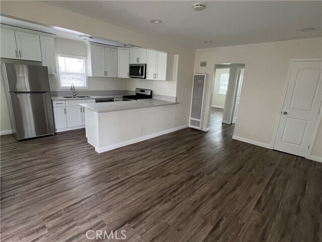 Building Photo - 670 S 2nd Ave