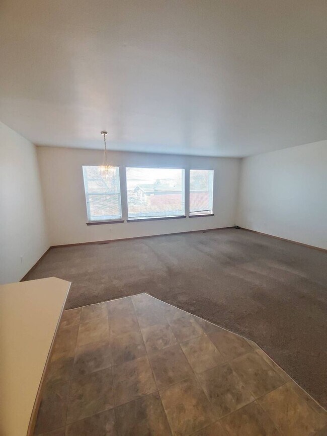 Foto del edificio - 1306 S Skyline Dr
