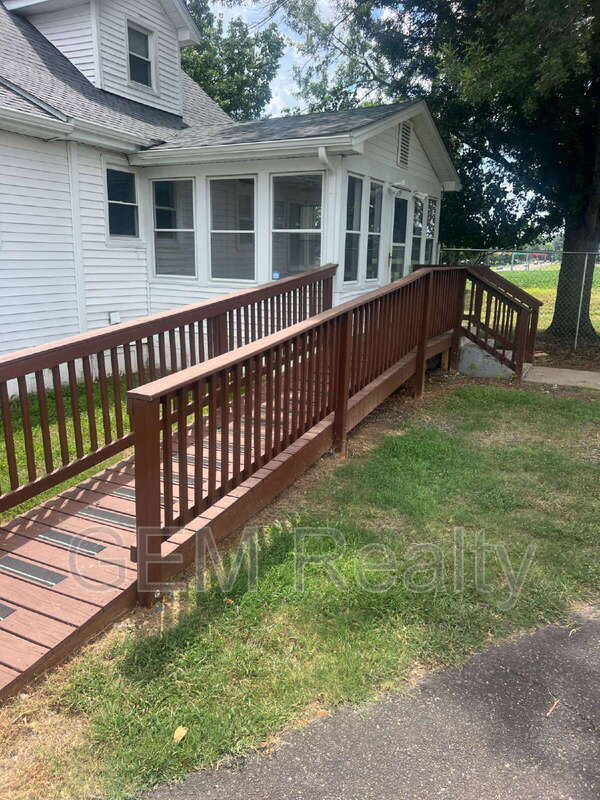 Foto del edificio - 349 White Oak Rd