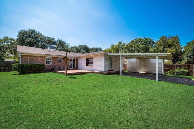 Building Photo - 13635 Willow Bend Rd