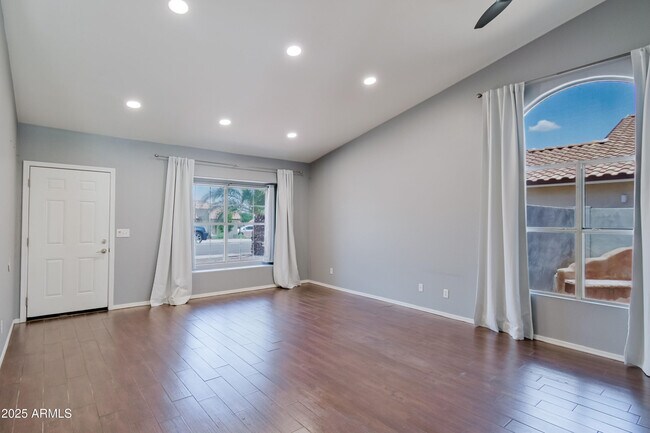 Foto del edificio - 18433 N 12th Wy