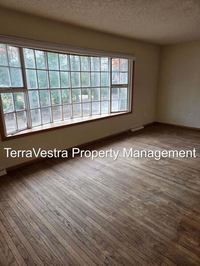 Foto del edificio - Now Showing for 2026-2027 School Year! 6 B...