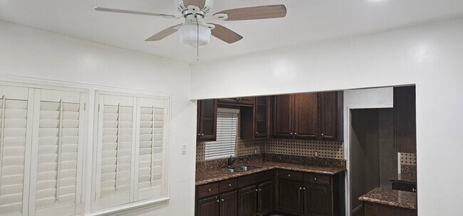 Foto del edificio - 6459 San Luis St