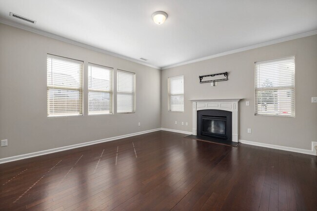Foto del edificio - Spacious Four Bedroom Home!