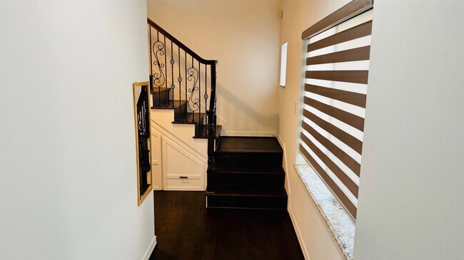 Foto del edificio - 150 Carson Ct