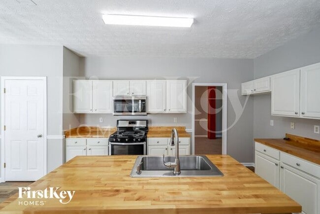 Building Photo - 745 Somerset Vale Dr