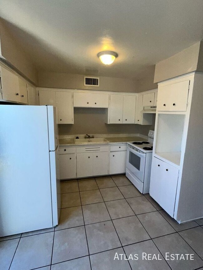 Building Photo - 4902 E Culver St