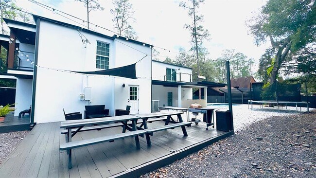 Foto del edificio - 14614 Bayonne Rd