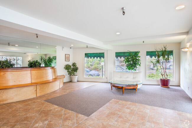 Lobby - Fountainbleau Apartments