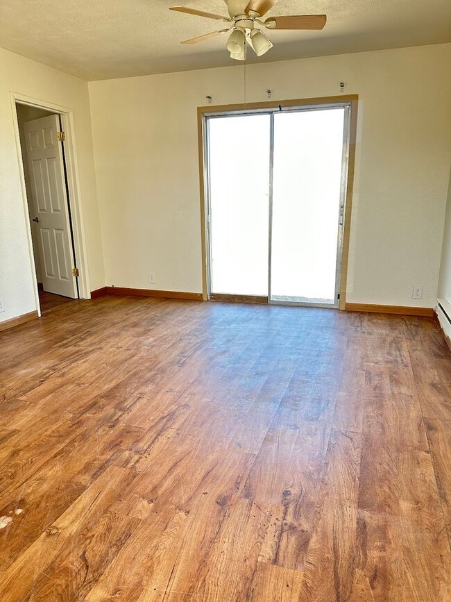 Building Photo - 1070 US-50