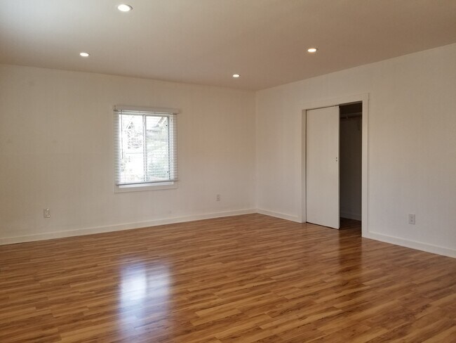 Building Photo - 104 Union St