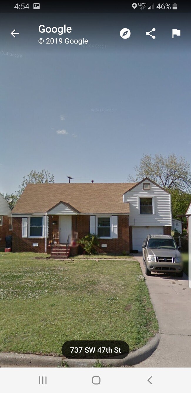 Front view of home - 737 SW 47th St