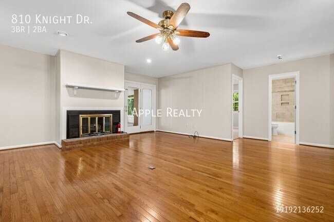 Foto del edificio - 810 Knight Dr