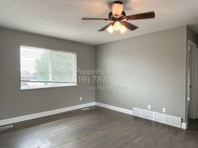 Building Photo - 1250 Chiricahua Dr