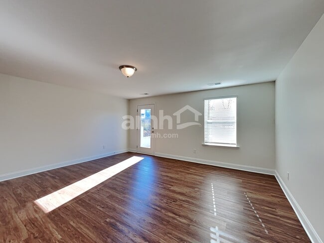 Foto del edificio - 185 Larragan Dr