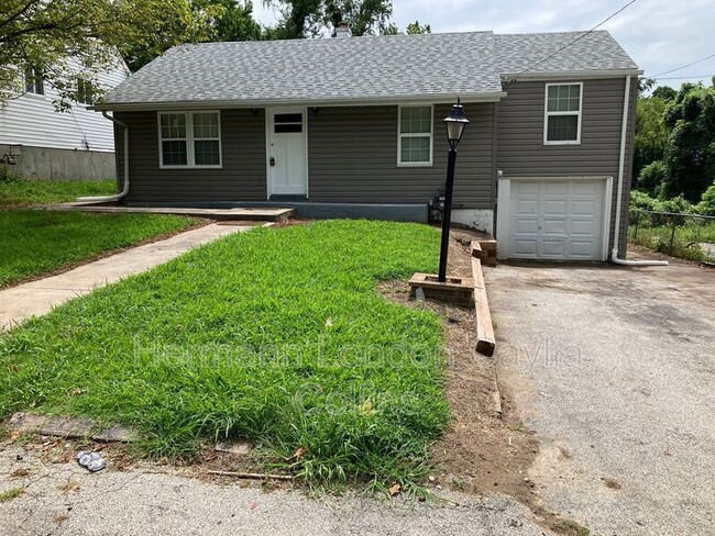 Building Photo - 452 Bluff Dr