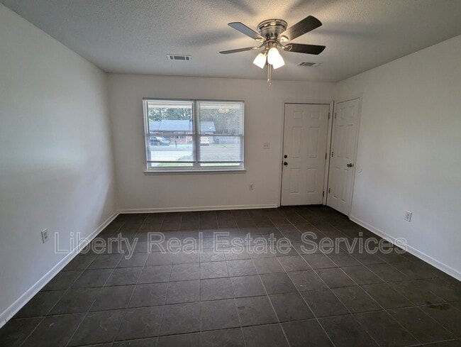 Building Photo - 468 Elm St