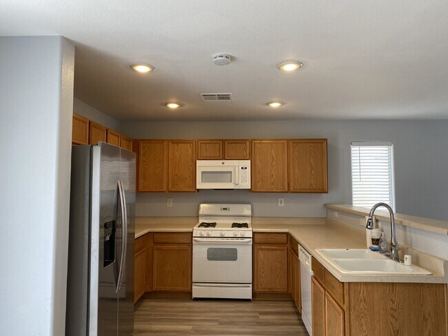 Foto del edificio - Two-bedroom, 2.5 bath two-story
