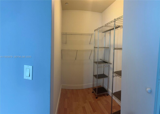 Building Photo - 350 NE 24th St