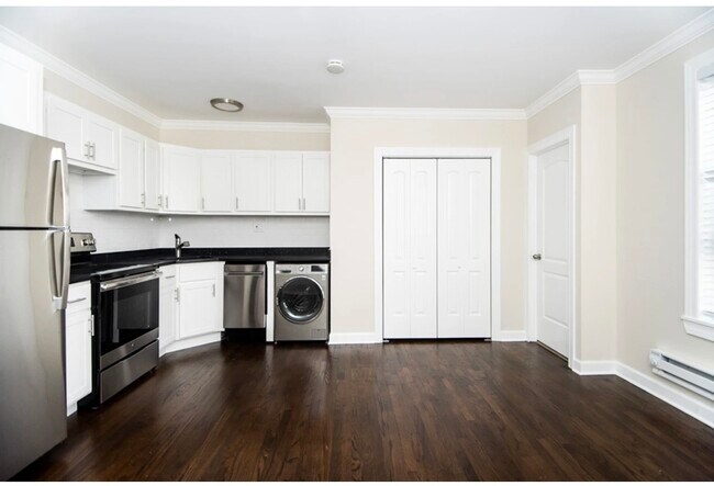 Foto del edificio - 3345 N Marshfield Ave
