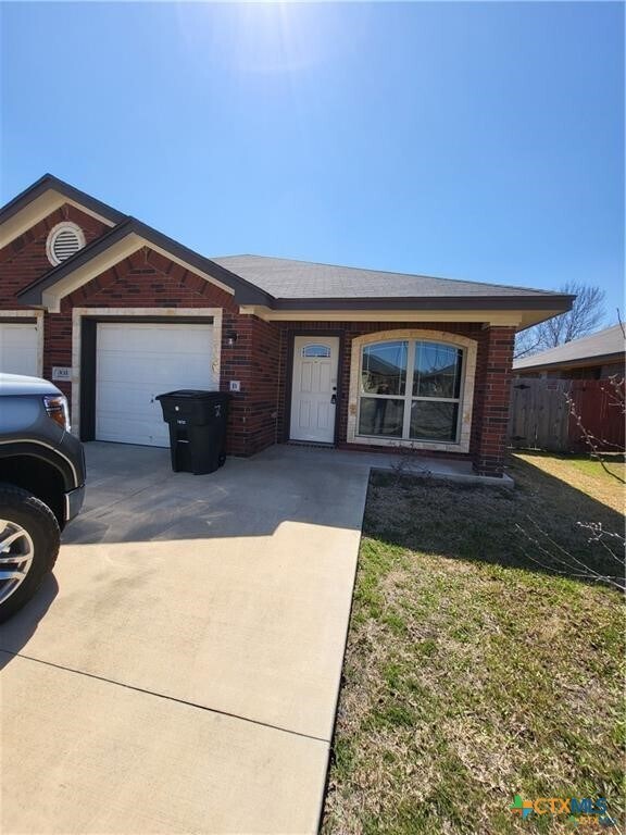 Building Photo - 303 Sladecek Dr