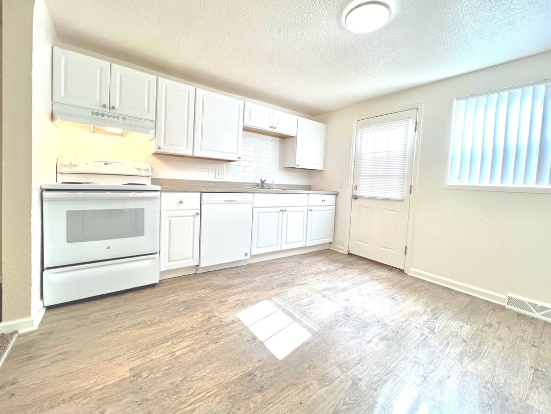 Photo - 8101-8195 W 9th Ave (Lakewood, CO)