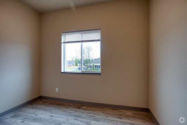 2BR, 1BA - 794SF - Lake Grove Apartments!