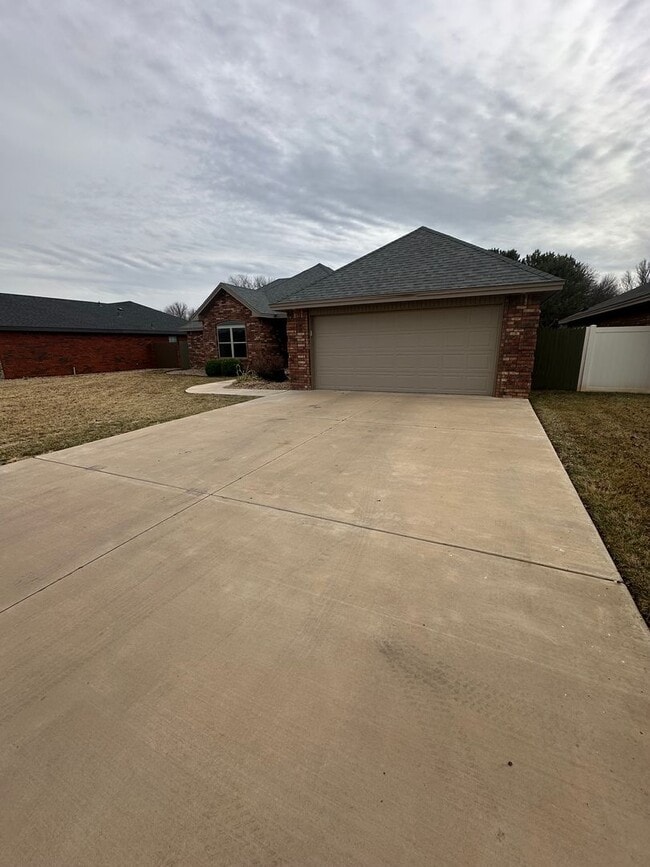 Building Photo - Spacious and Stunning 4 Bed Home! Zia School District !