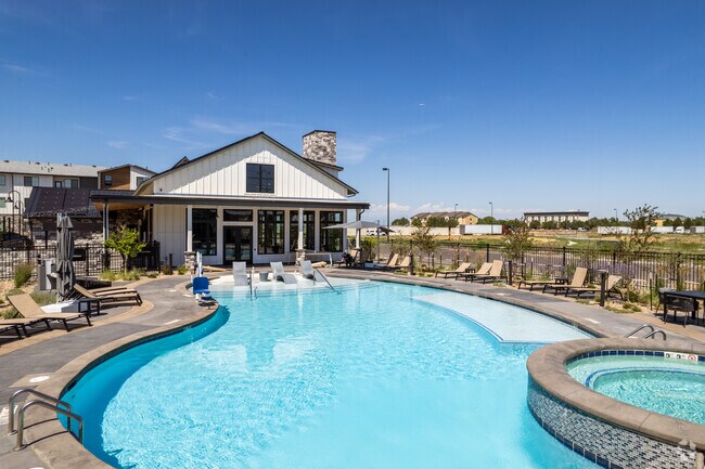 Piscina y casa club - Camber