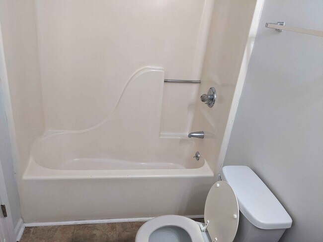 Foto del edificio - 201/203 East Paces Dr