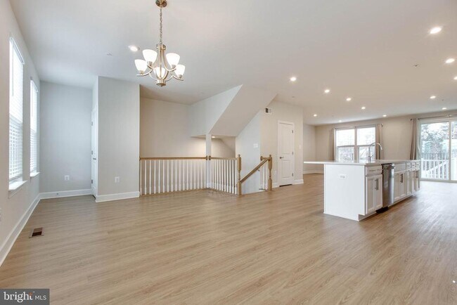 Foto del edificio - 8369 Meadowood Dr