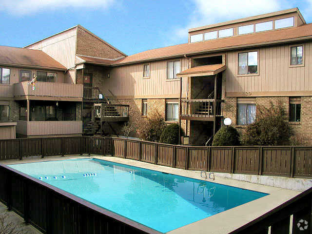 Pool - Grandin Club Apartments