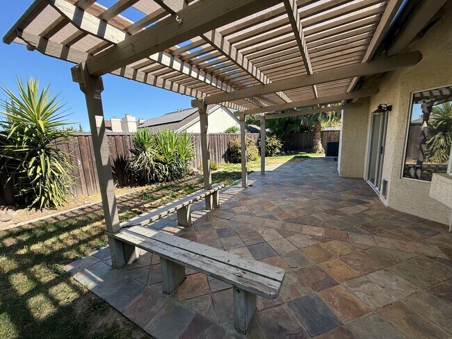 Foto del edificio - 5604 Adobe Rd