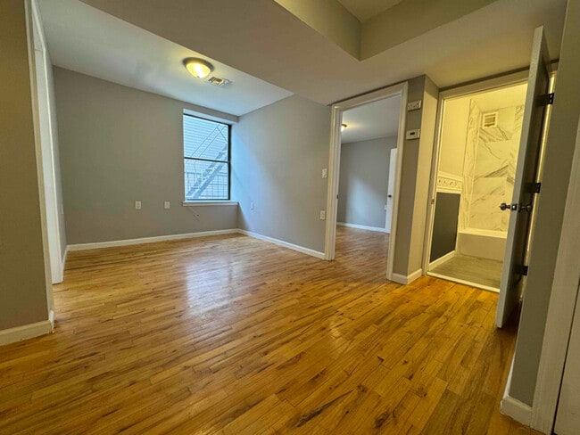 Foto del edificio - 295 Hawthorne Ave