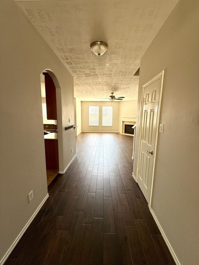 Foto del edificio - 20223 Benton Springs Ln