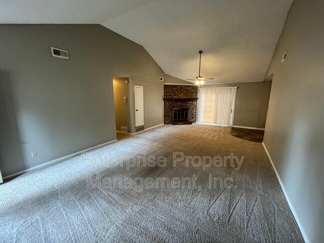 Foto del edificio - 6324 Woodgreen Dr