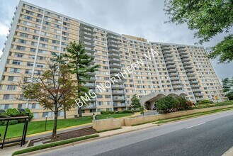 Building Photo - 301 N Beauregard St