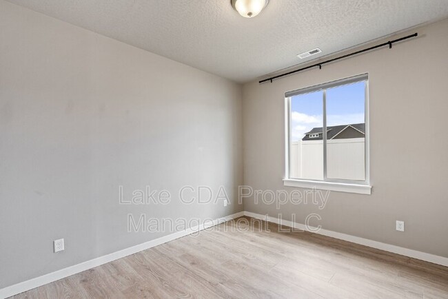 Building Photo - 5673 W Rockingham Dr