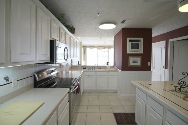 Building Photo - 321 Bream Ave