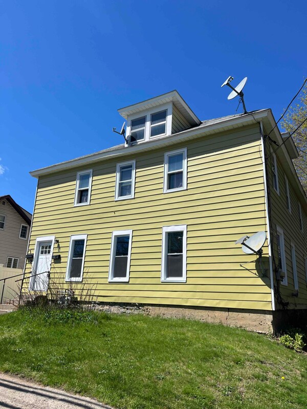 122 South St Unit 1, Ballston Spa, NY 12020 Room for Rent in Ballston