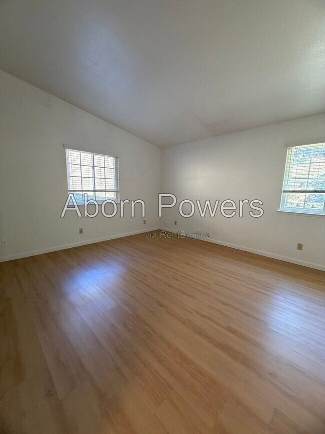 Foto del edificio - 4819 Hillbrook Ct