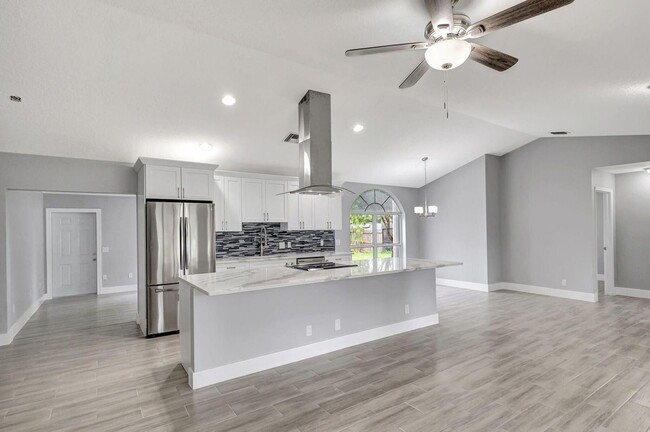 Building Photo - 843 Azalea Dr