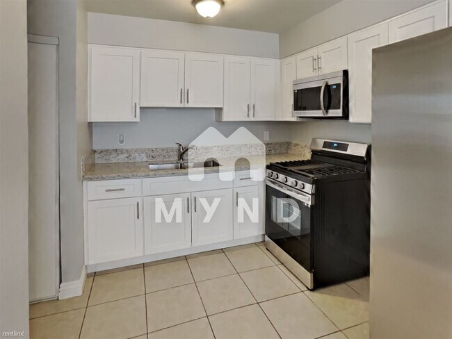 Building Photo - 4 br, 1.5 bath House - 893 W Carey Ave