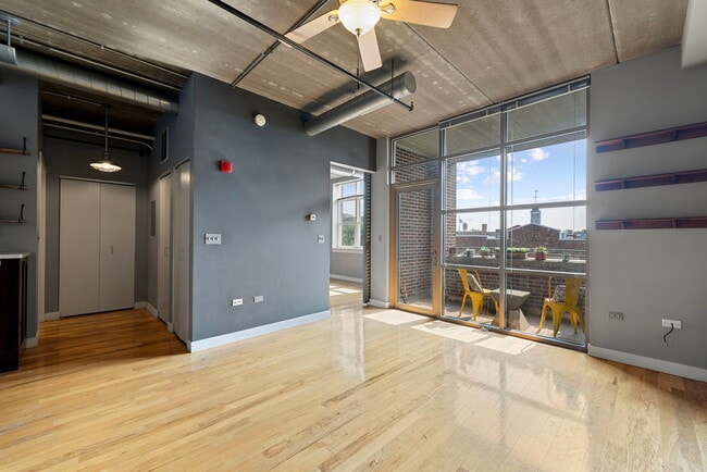 Building Photo - 10 S Dunton Ave