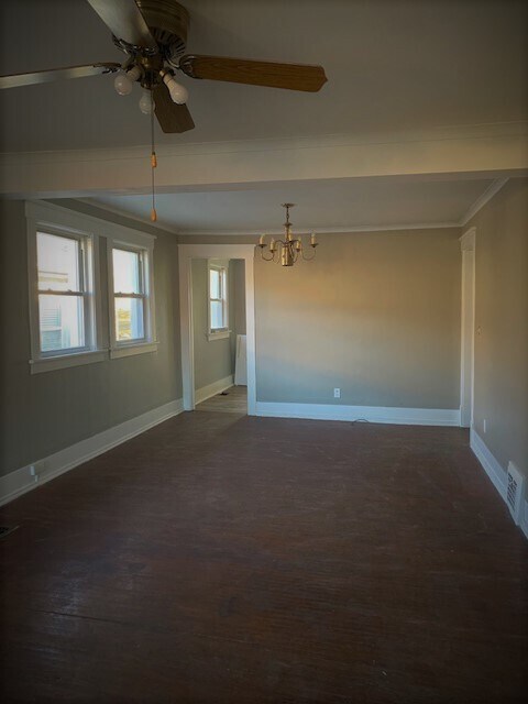 Building Photo - 1404 E Lake Ave