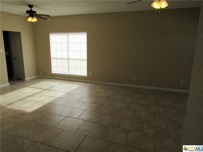 Foto del edificio - 511 Chinook Cir