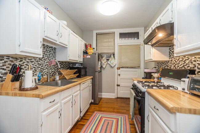 Building Photo - 5457 S Ingleside Ave